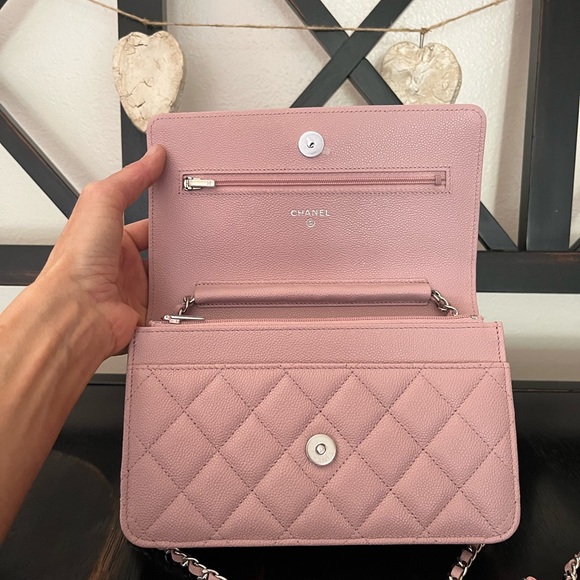BRAND NEW STUNNING 24p Caviar Pink Wallet On Chain (woc) SHW - Picture 7 of 9